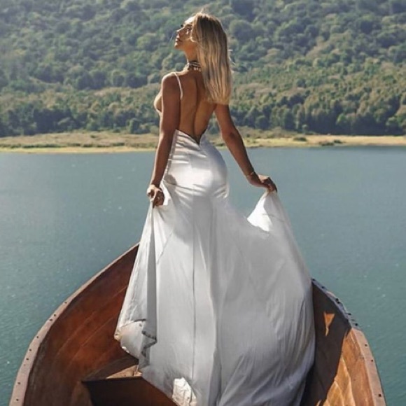 Izabelle gown - Picture 1 of 3